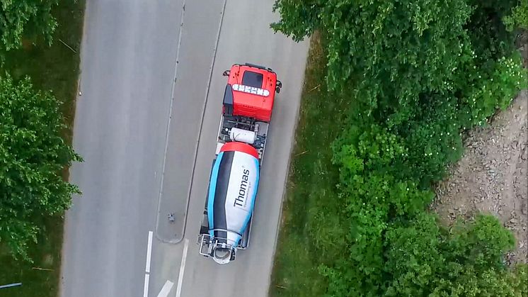 Kunden får en push-notis när betongbilen lämnar fabriken för leverans och kan sedan i realtid följa betongbilen och se beräknad ankomsttid till arbetsplatsen 