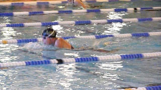 Anette Philipsson från Linköpings ASS simmar 200 medley vid KM1