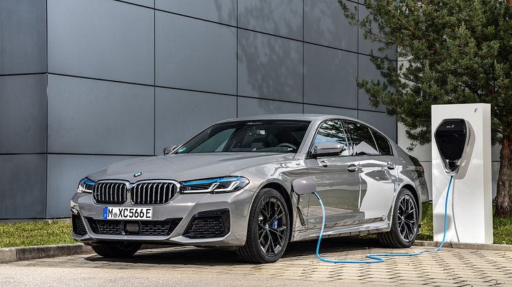 BMW 545e xDrive A Sedan Charged Edition, 290 kW / 394 hv