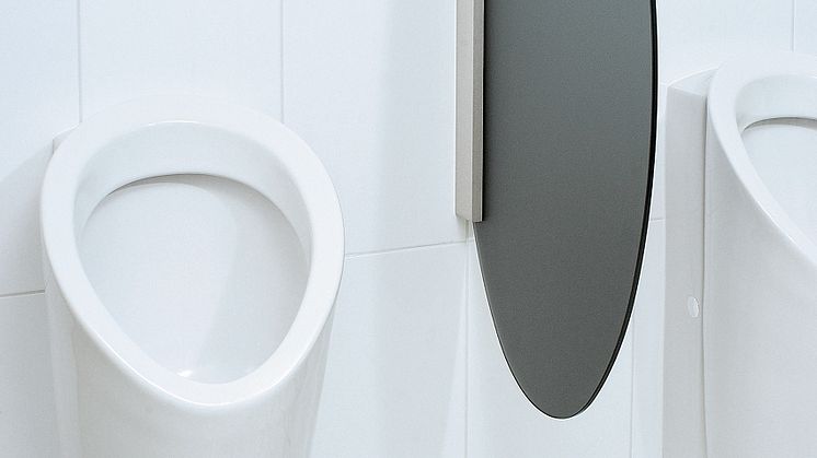Geberit-urinaalien väliseina harmaa lasi