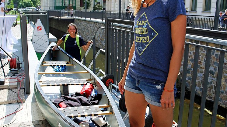 Wassersportler der Kanu-Jugend Leipzig weihten den neuen Wasserweg mit ein