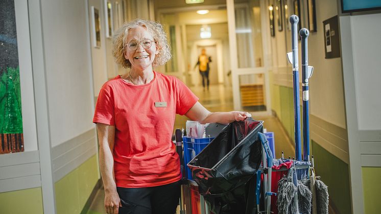 Åsa Berg är en av 100 medarbetare som arbetar på Städenheten i Piteå kommun. Foto: Anders Westergren