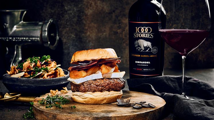 1000 Stories sin bourbonlagret zinfandel fra California tar biffburgeren til nye høyder. Foto: Stian Broch
