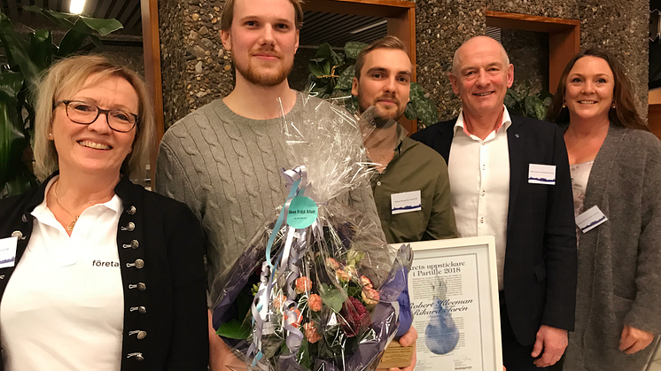 På bilden från vänster: Lena Råberg, ordförande i Företagarna Partille, Rikard Torén, delägare i Fusura AB, Robert Kleeman, delägare i Fusura AB, Stefan Svensson, kommunstyrelsens ordförande och Marieke Wolter, näringslivansvarig i Partille kommun.