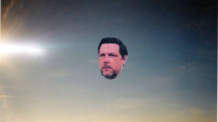 Den 4. april fylder Damien Jurado Lille VEGA med både skrøbelighed og voldsomme kraftudladninger, når han åbner op for sit bugnende bagkatalog af eminente indiefolk-sange.