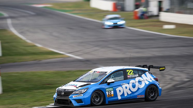 Der PROOMer auf Platz 1 der Gesamtwertung bei der ADAC TCR Germany. Foto ADAC TCR Germany