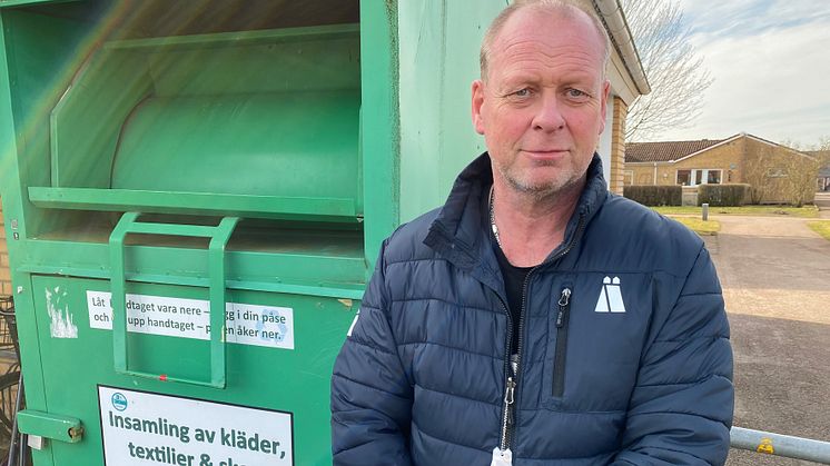 Utemiljösamordnare Conny Nilsson var med och införde textilinsamling 2015.