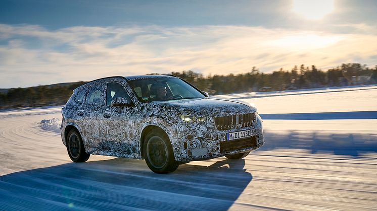 P90461405_highRes_the-all-new-bmw-ix1-