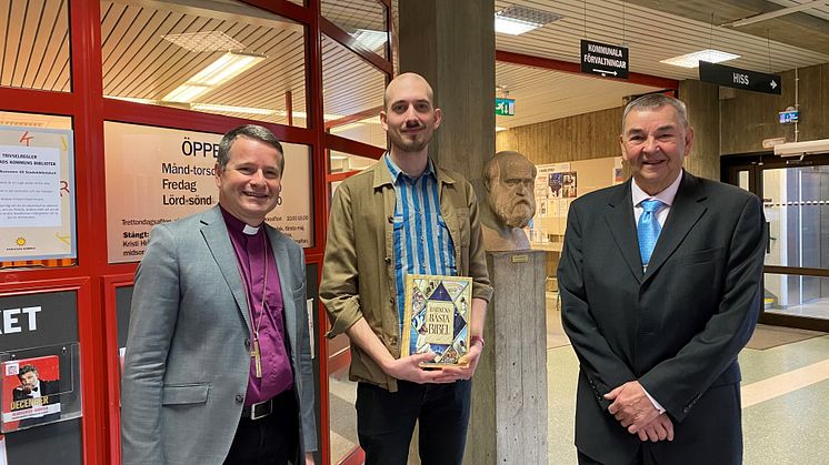 Från vänster: Sören Dalevi, Marcus-Gunnar Pettersson och Roland Lundgren, ordförande i Konst i Karlstad