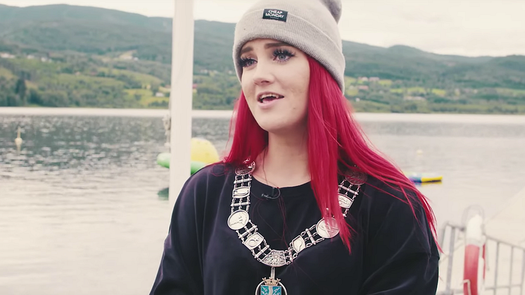 TA VALGET 2019: Influencer Nellie Krogstad med 85 000 abonnenter på YouTube var ordfører for en dag på Notodden.