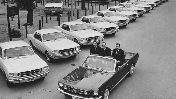 10M Mustang