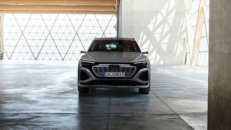 Audi Q8 e-tron (Chronosgrå)