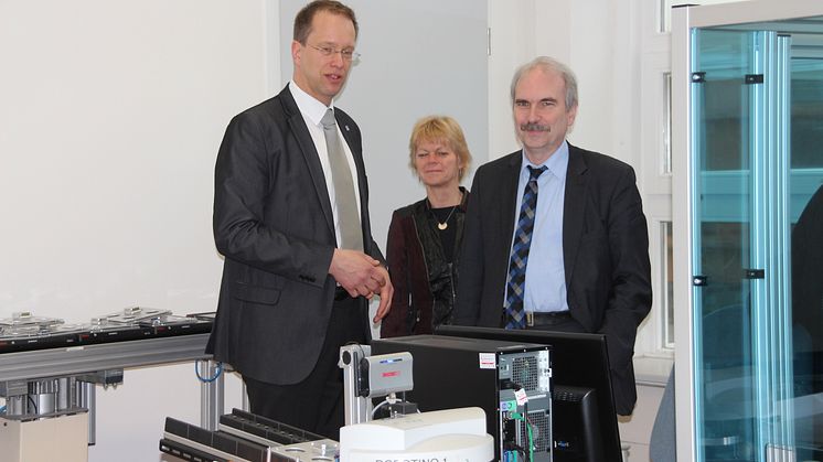 Brandenburgs Wissenschaftsstaatssekretär Martin Gorholt informierte sich am 26. März 2015 über den „Wildauer Weg der dualen Ausbildung“