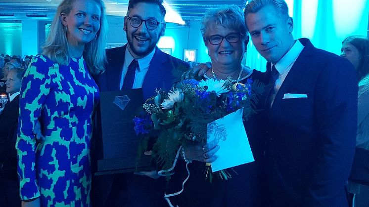 Fr v Louise Lindh, VD på Lundbergs, Muharrem Demirok, Birgitta Ståhl Öckinger, Vallastaden samt Christian Claesson, Regionchef Öst på Lundbergs.