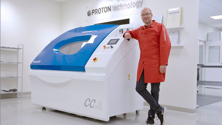 Stefan Gustafsson Ledell, CEO Proton Technology, by the new cyclic salt spray cabinet.