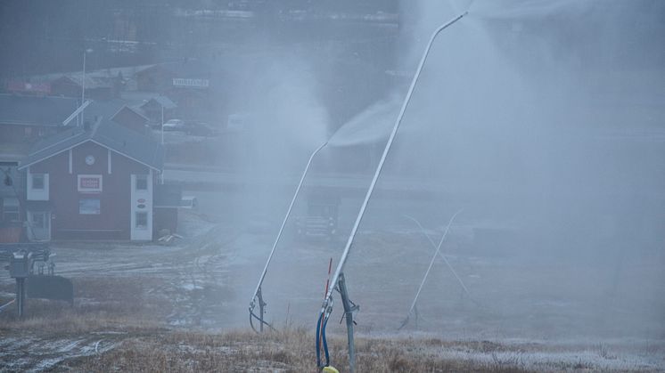 Snökanonerna igång i Hemavan 17/10-2014