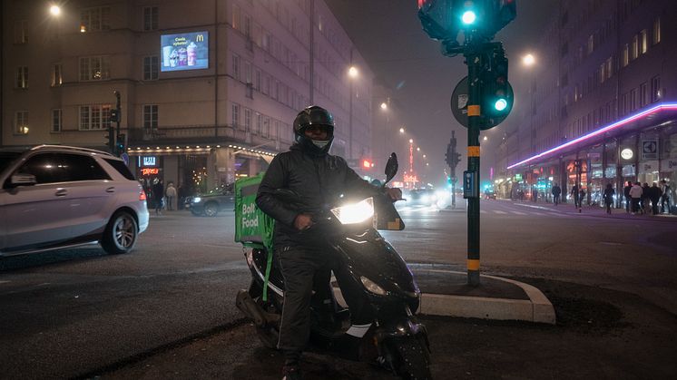 Gigjobbare vid Medborgarplatsen i Stockholm. Foto: Kevin Chang