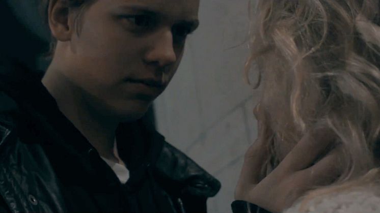 Skarsgård i ny musikvideo