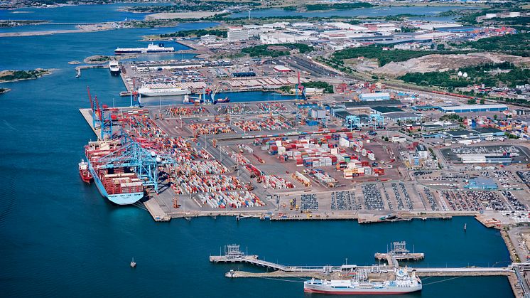 Around 30% of Swedish imports and exports currently pass through the Port of Gothenburg, along with more than half of all container freight. Photo: Gothenburg Port Authority.