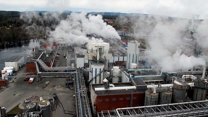 De stora massabruken är de största källorna för biogen koldioxid i Sverige. Bild från Iggesunds bruk. Foto: Kjell Andersson