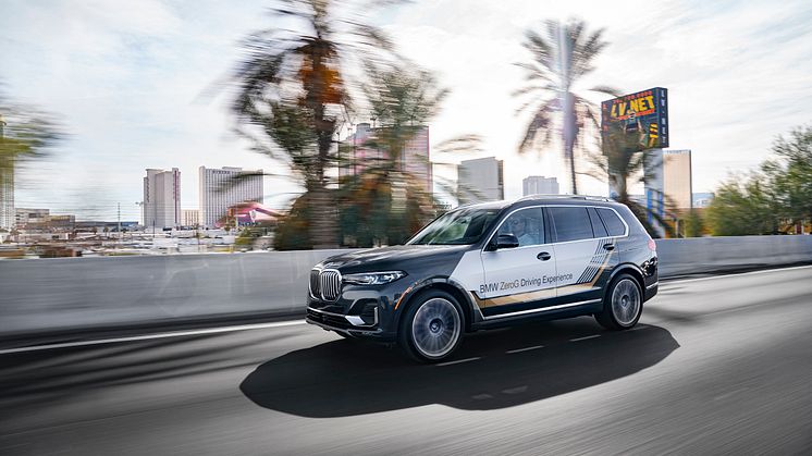BMW-X7-ZeroG-Lounger
