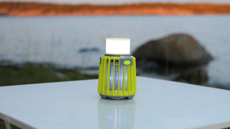 Myggfälla med campinglampa