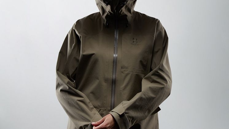 Grym Evo Jacket Women_dune_model