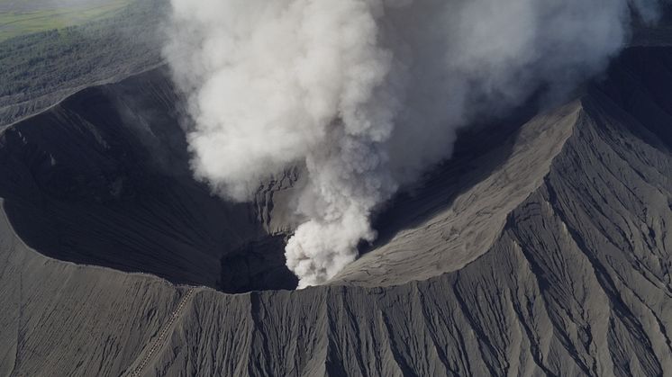 Volcanoes - rykande vulkan