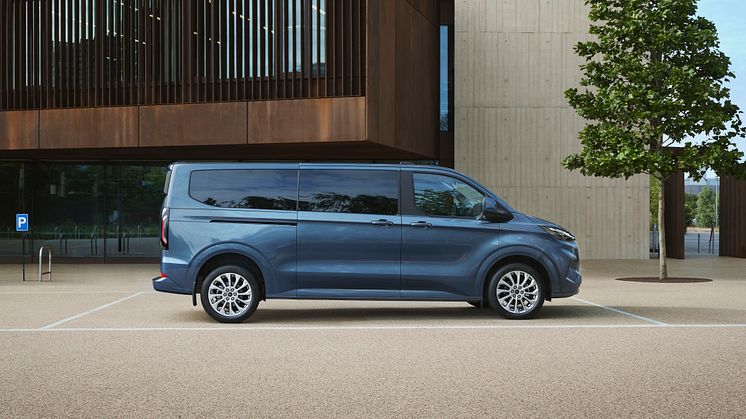 2023 TOURNEO CUSTOM (2).jpg