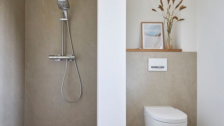 Geberit CleanLine -suihkukouru, AquaClean Mera -wc, Sigma50-painike