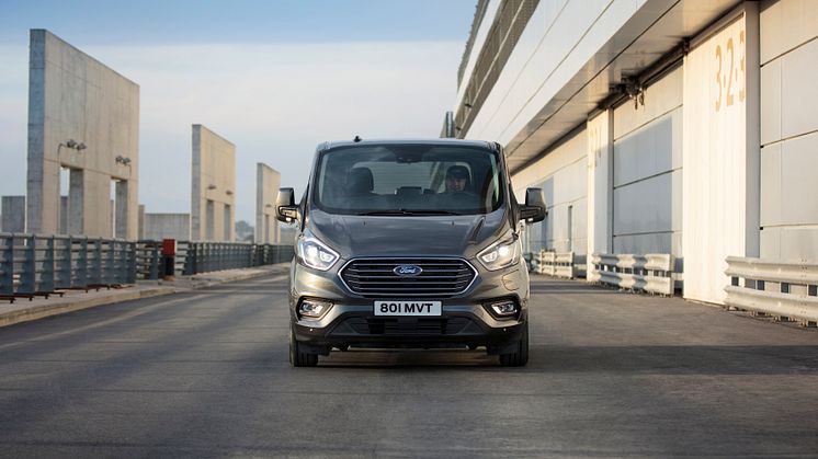 Ford Tourneo Custom ladbar hybrid 2019
