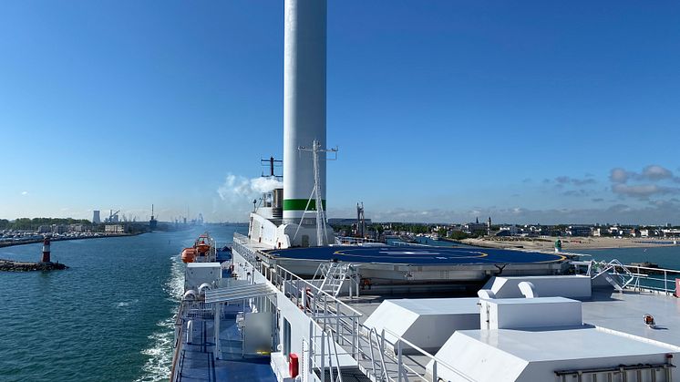 Rotor sail bridge