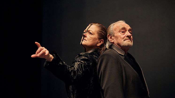 ‹Faust 1 & 2› am Goetheanum: Barbara Stuten und Urs Bihler (Foto: Lucia Hunziker)
