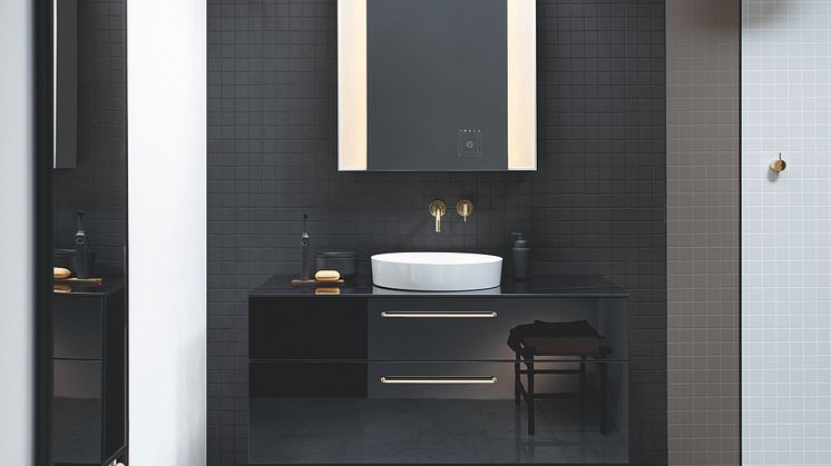 Mit dem RL40 Room Light Spiegelschrank durch den Tag