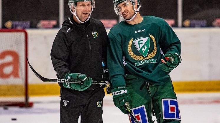 Huvudtränare Johan Pennerborn till vänster och spelaren Martin Johansson till höger. Fotograf: Stefan Eriksson.