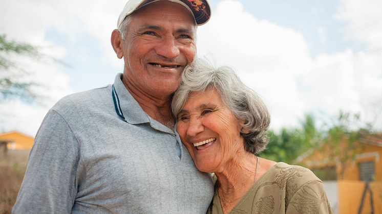 Att lyssna på musik med personlig innebörd kan lindra symptom vid Alzheimers sjukdom. Foto: Pexels. CC0.