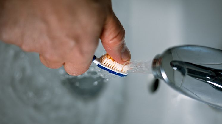 Krankheitserreger im Trinkwasser: Mikrobiologische Sanierung ermöglicht gleichzeitige Desinfektion und Reinigung. Foto: Kristoffer Thor für Pressebüro LAAKS
