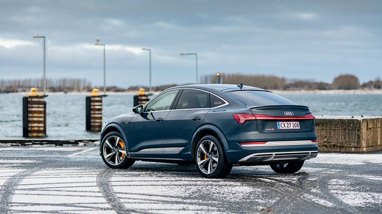 Audi e-tron S Sportback (Plasmablå)