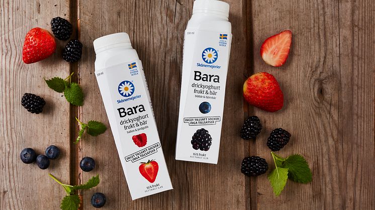 ”Bara” Drickyoghurt frukt och bär erbjuds i 330 ml förpackning i två omtyckta smaker – Jordgubb & Hallon och Blåbär & Björnbär. 