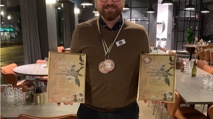 Mikael Adolfsson, produktchef och sommelier på Kiviks Musteri, stolt vinnare i Must SM