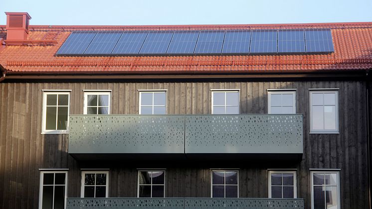 Solceller på Familjebostäders hus på Majstångsgatan i Kungsladugård