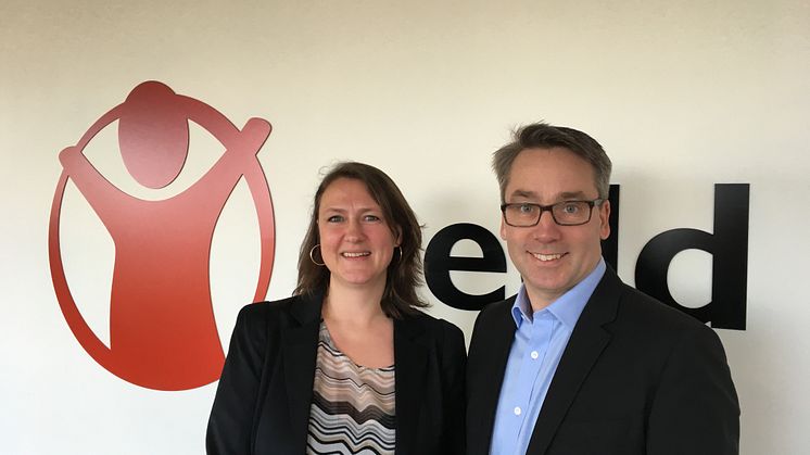 Eleni Tokuzpalidis, leder CRM i Redd Barna og Niclas Jacobsson, salgsansvarlig i Capgemini