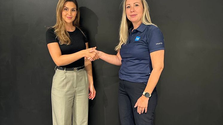 Påtroppende daglig leder i Sandvika VVS Senter, Amra Sabanovic (t.v) og Leder Partner i VB Gruppen, Gøril Almvik. 