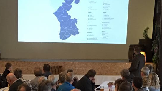 Gut besuchter Bauinformationsabend: Projekt- und Bauleiter informieren über die Fortschritte.