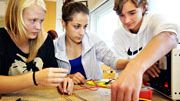 Nybyggeskolans åttor teknikutbildas av elever från Wijkmanska gymnasiet 26-27 mars