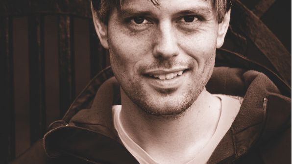 Håvard Tjora, utdannet allmennlærer, etterutdannet til en mastergrad i lese- og skriveveiledning.