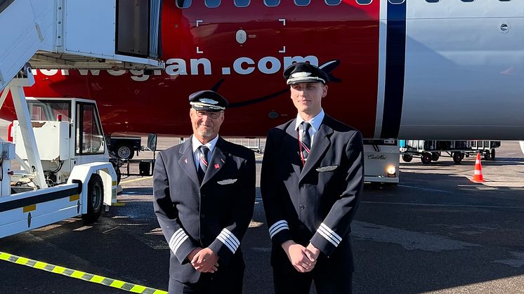 Kapten Erik Bonnevier och Styrman Joakim Berggren inför premiärflygningen på Växjö Småland Airport