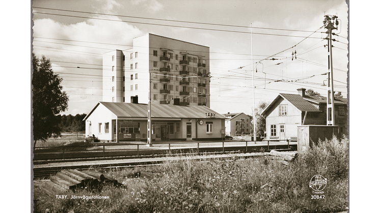 Vykort med Täby station, 1960.