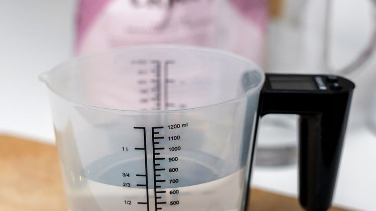 måttkanna med våg-smartasaker.jpg