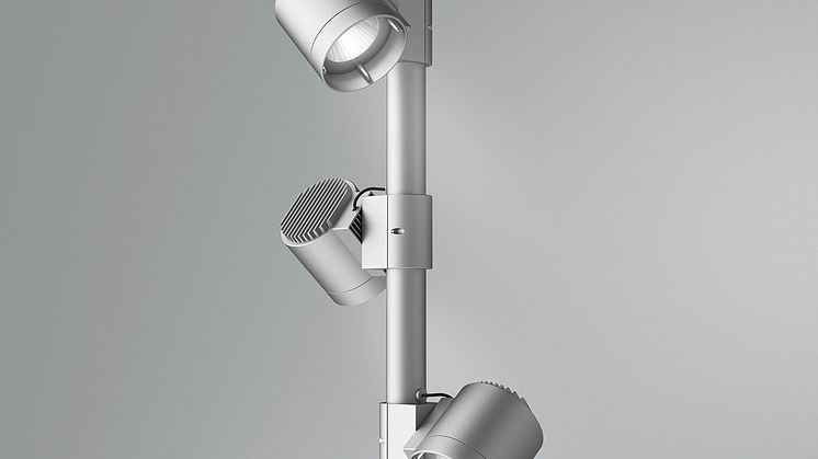 Montera så många du vill på 76 eller 60 mm stolpe. Turn spotlight visar riktningen